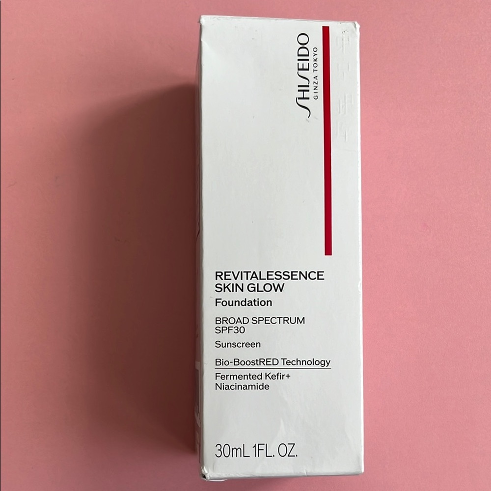 Shiseido Revitalessence Skin Glow Foundation - White